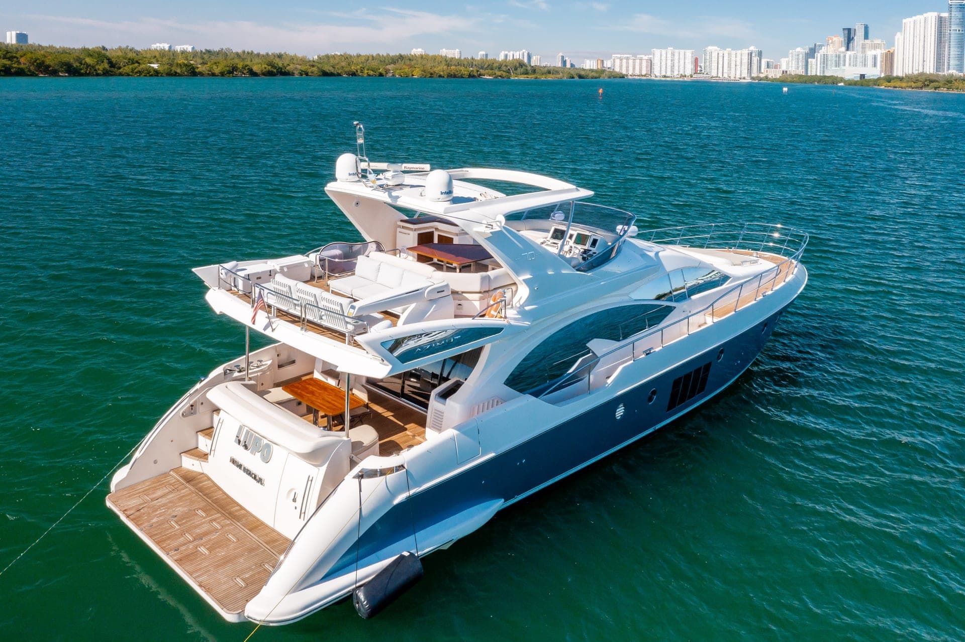 70' Azimut photo 3