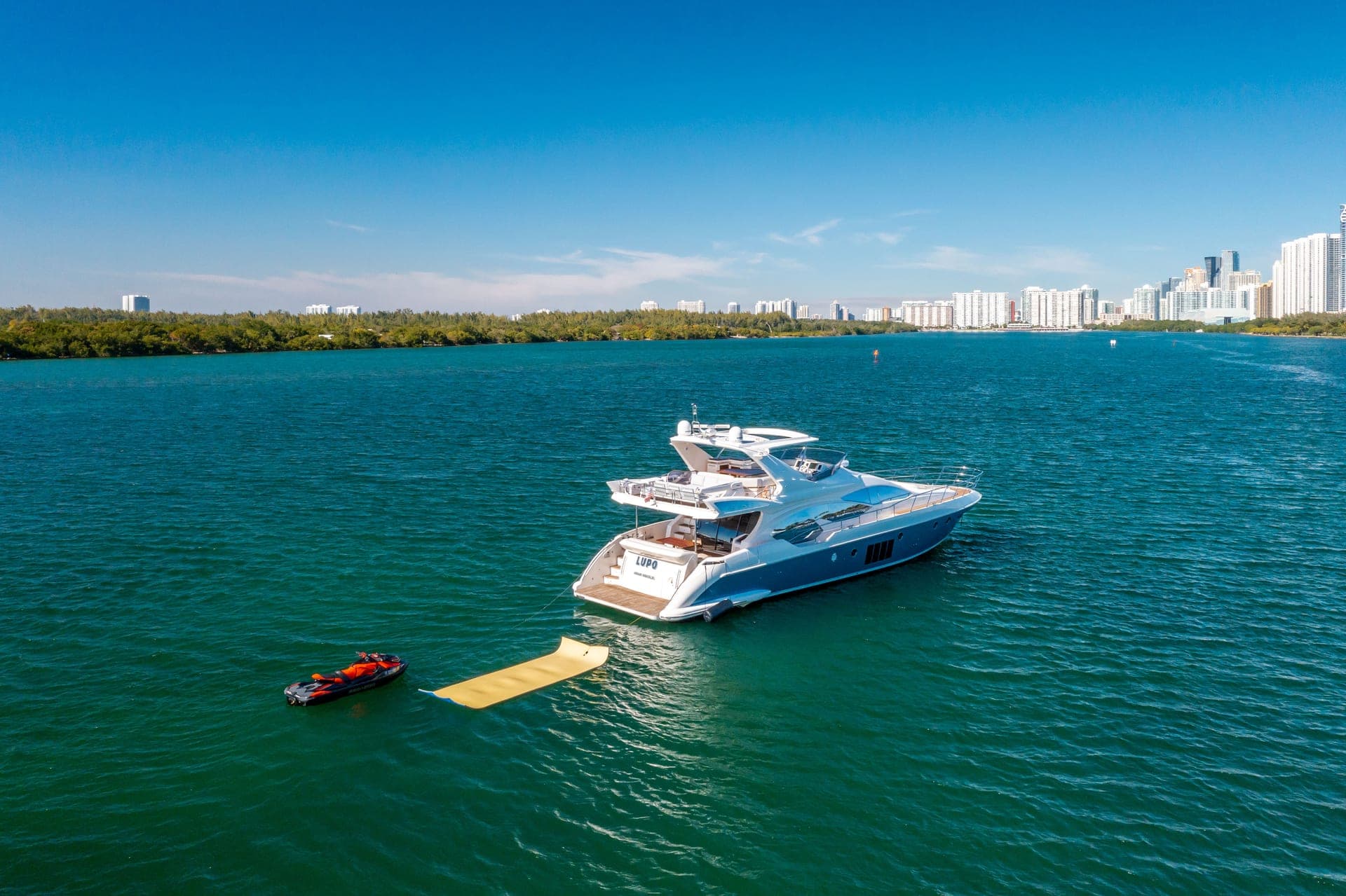 70' Azimut photo 5