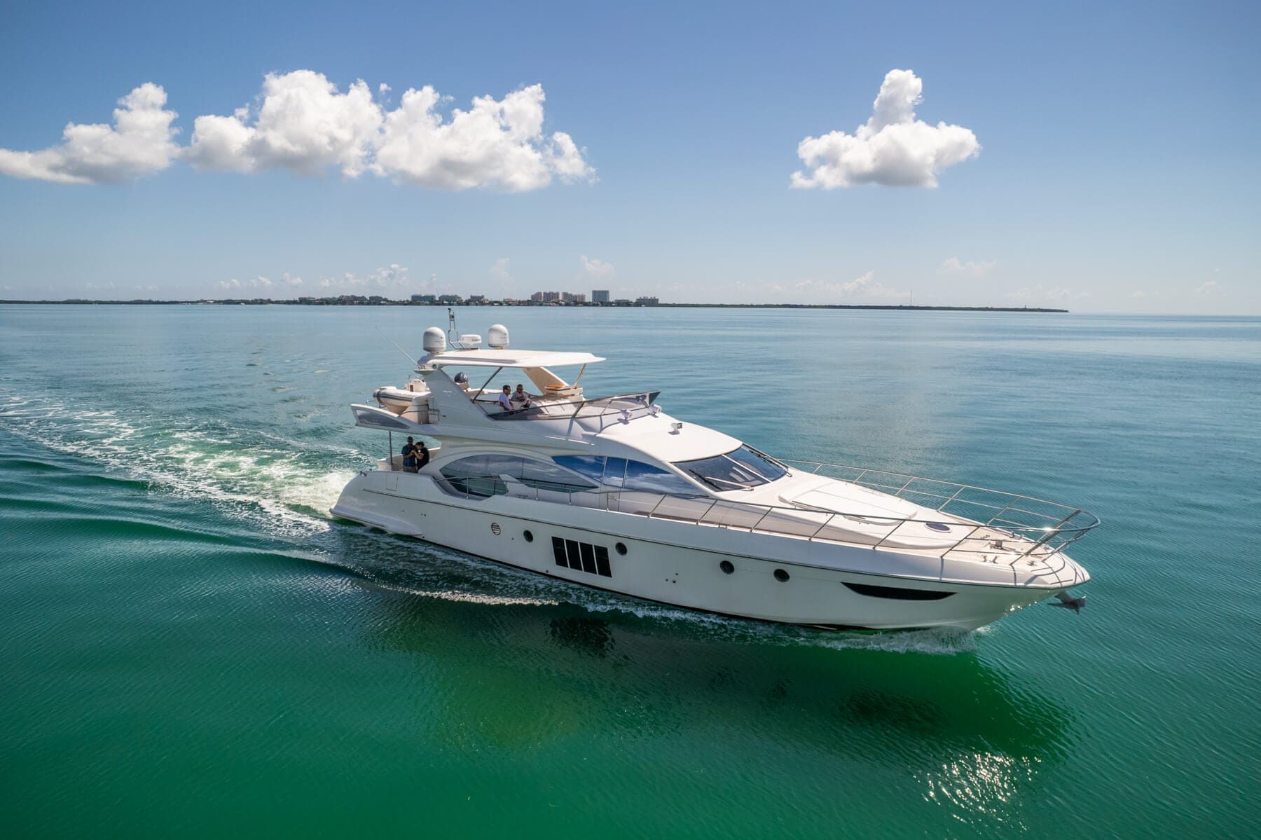 70' Azimut photo 5