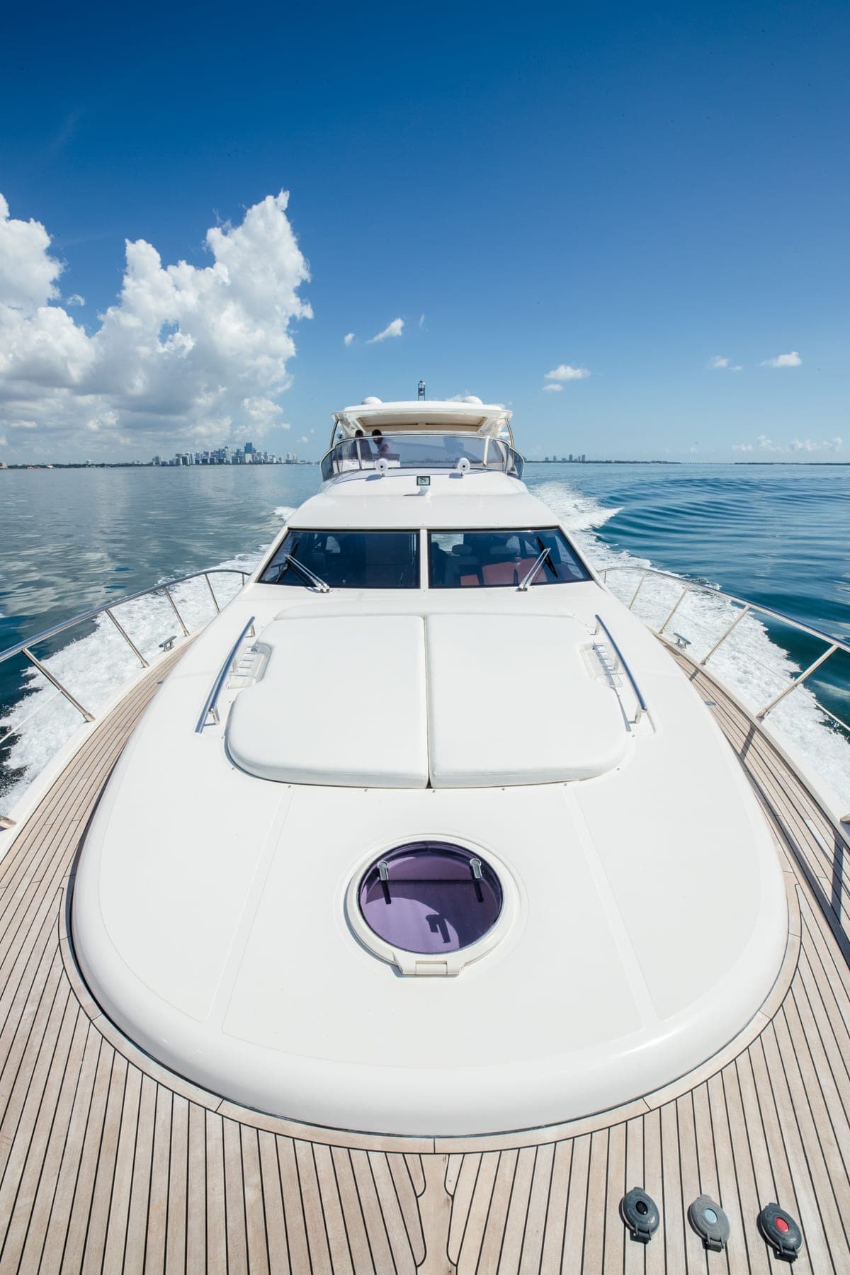 70' Azimut photo 6