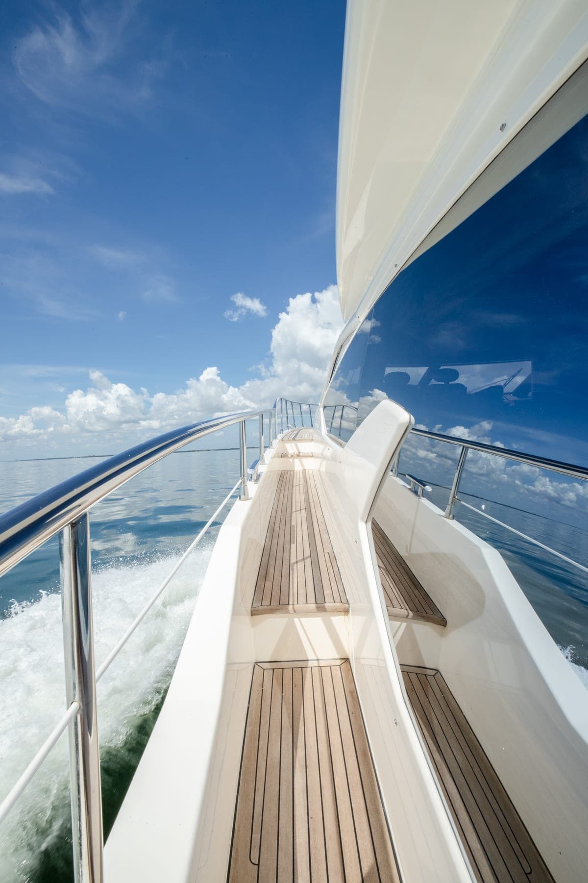 70' Azimut photo 7