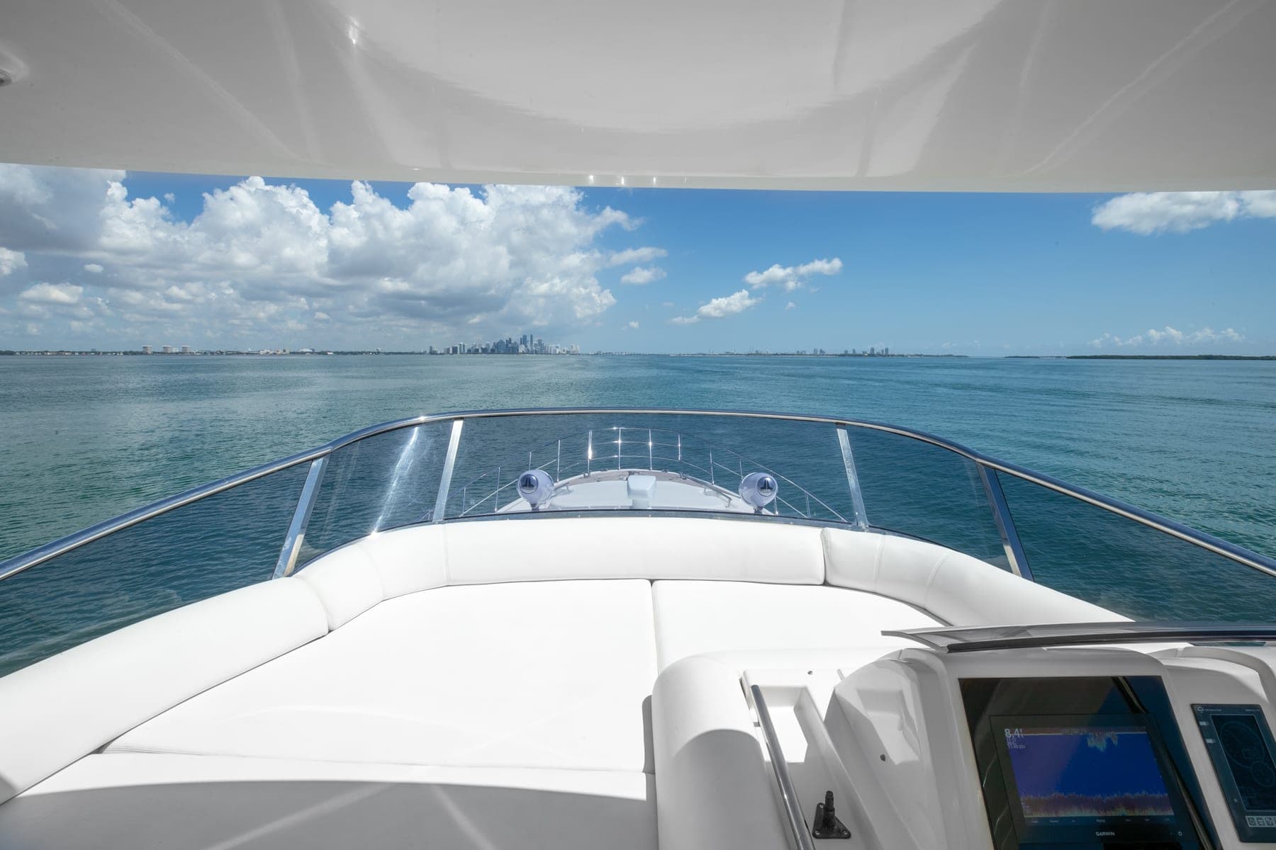 70' Azimut photo 8
