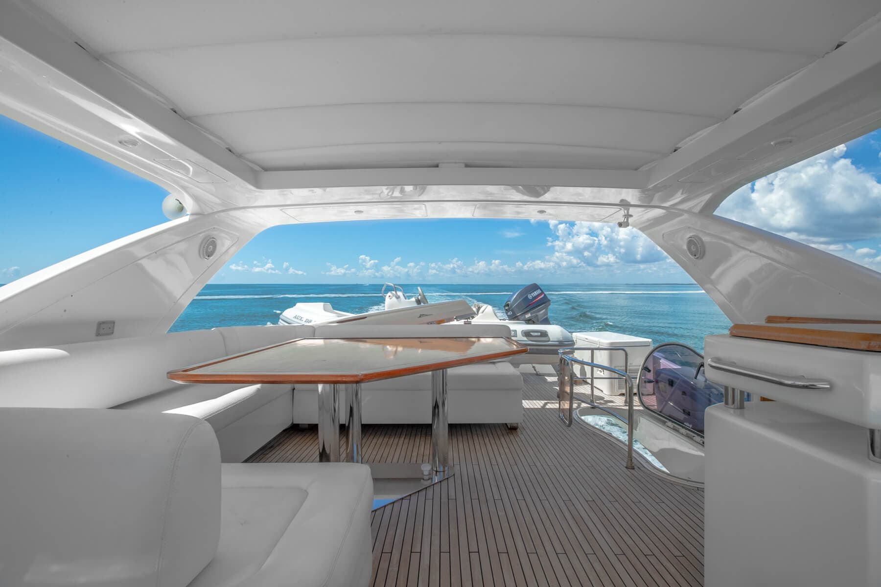 70' Azimut photo 9