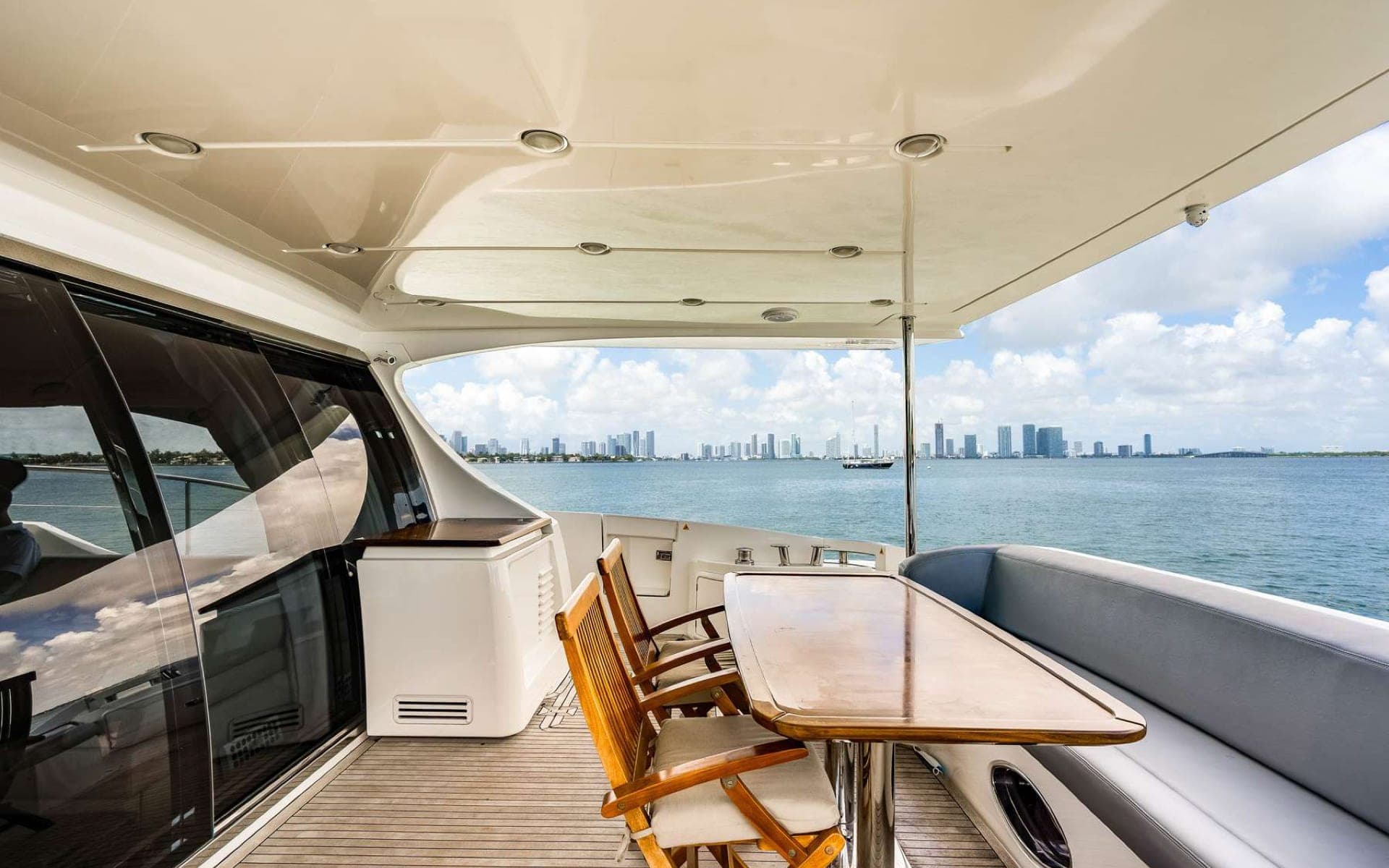 70' Azimut photo 3