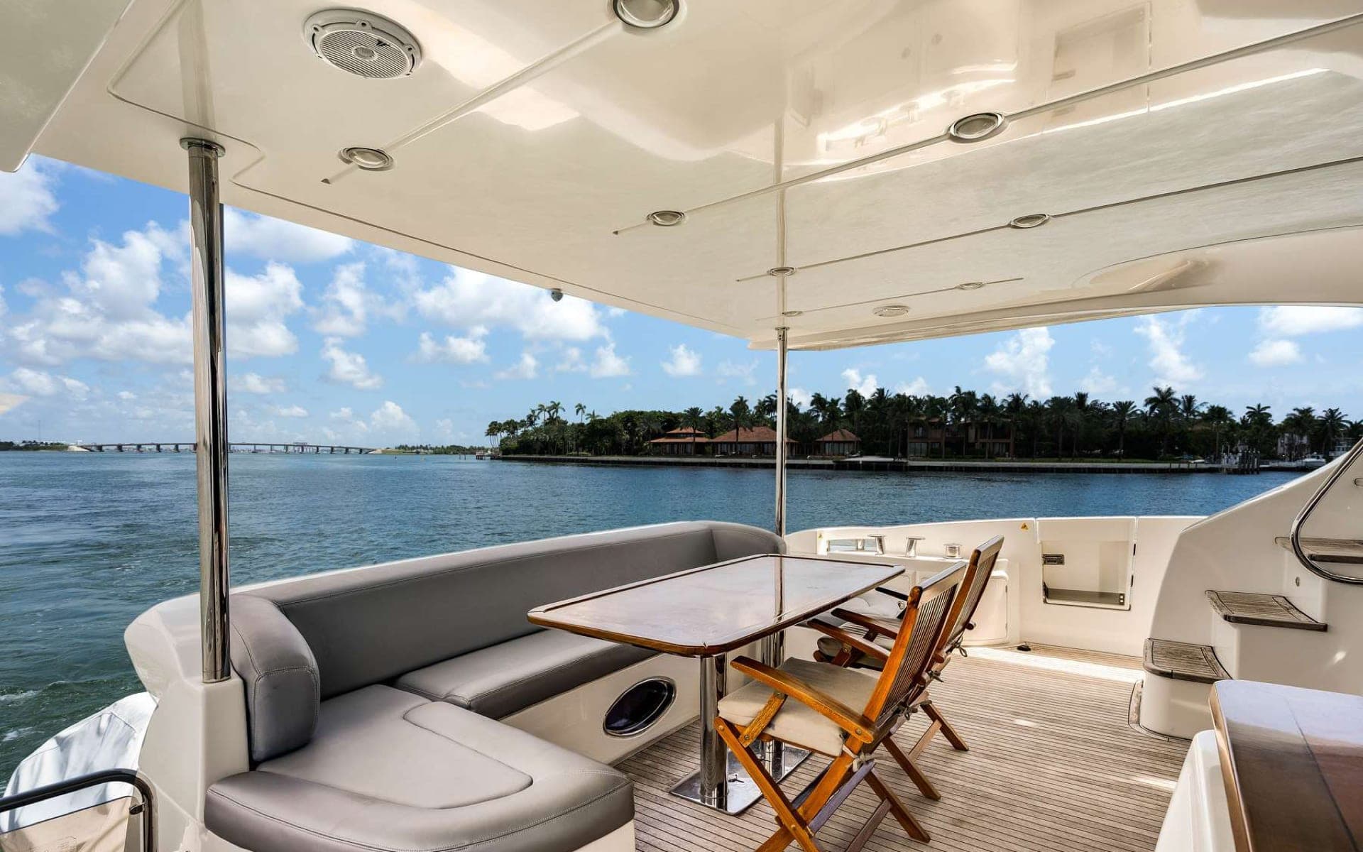 70' Azimut photo 4