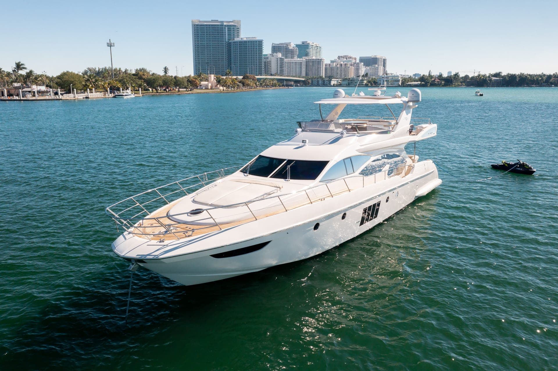 70' Azimut photo 2