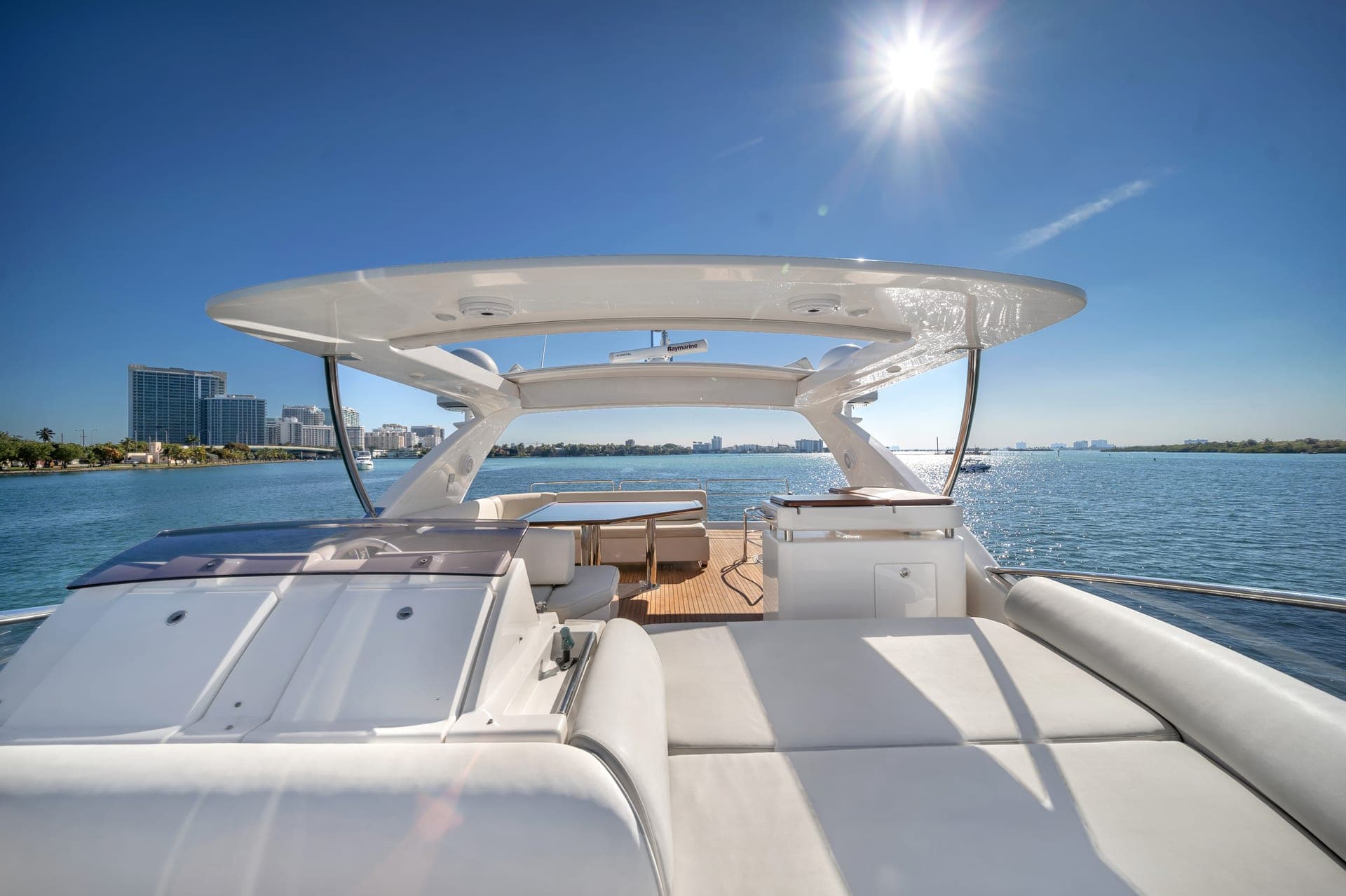 70' Azimut photo 4