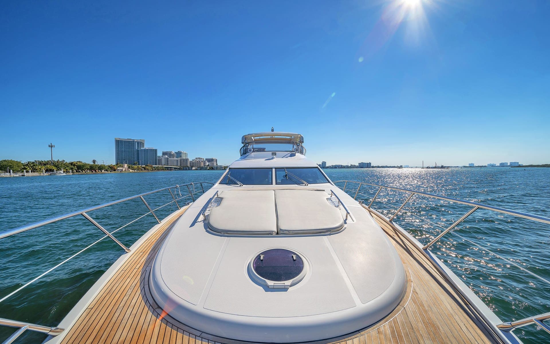 70' Azimut photo 9