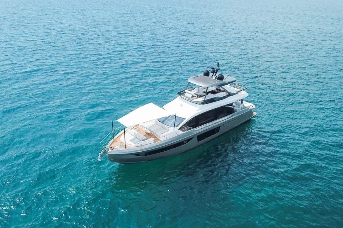 70' Azimut photo 5