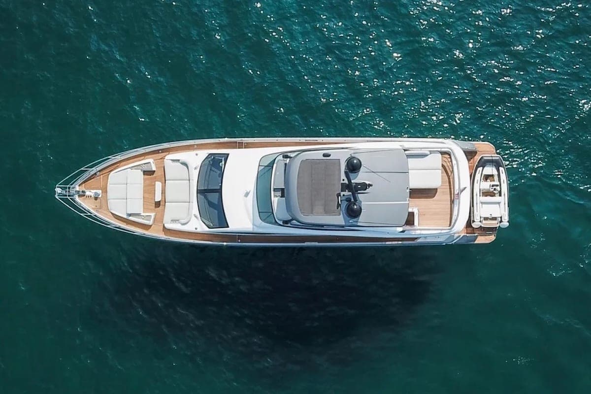 70' Azimut photo 6