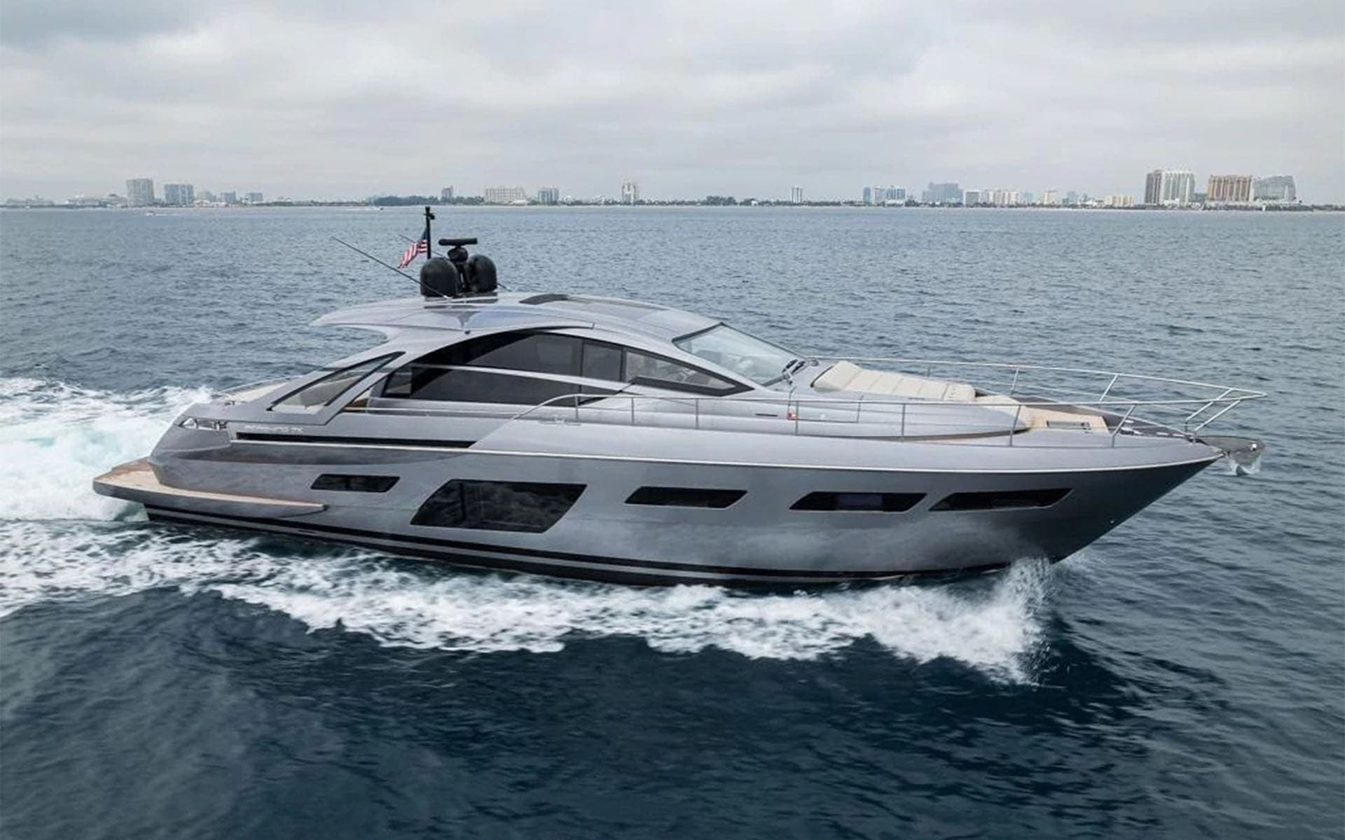 70' Pershing photo 2