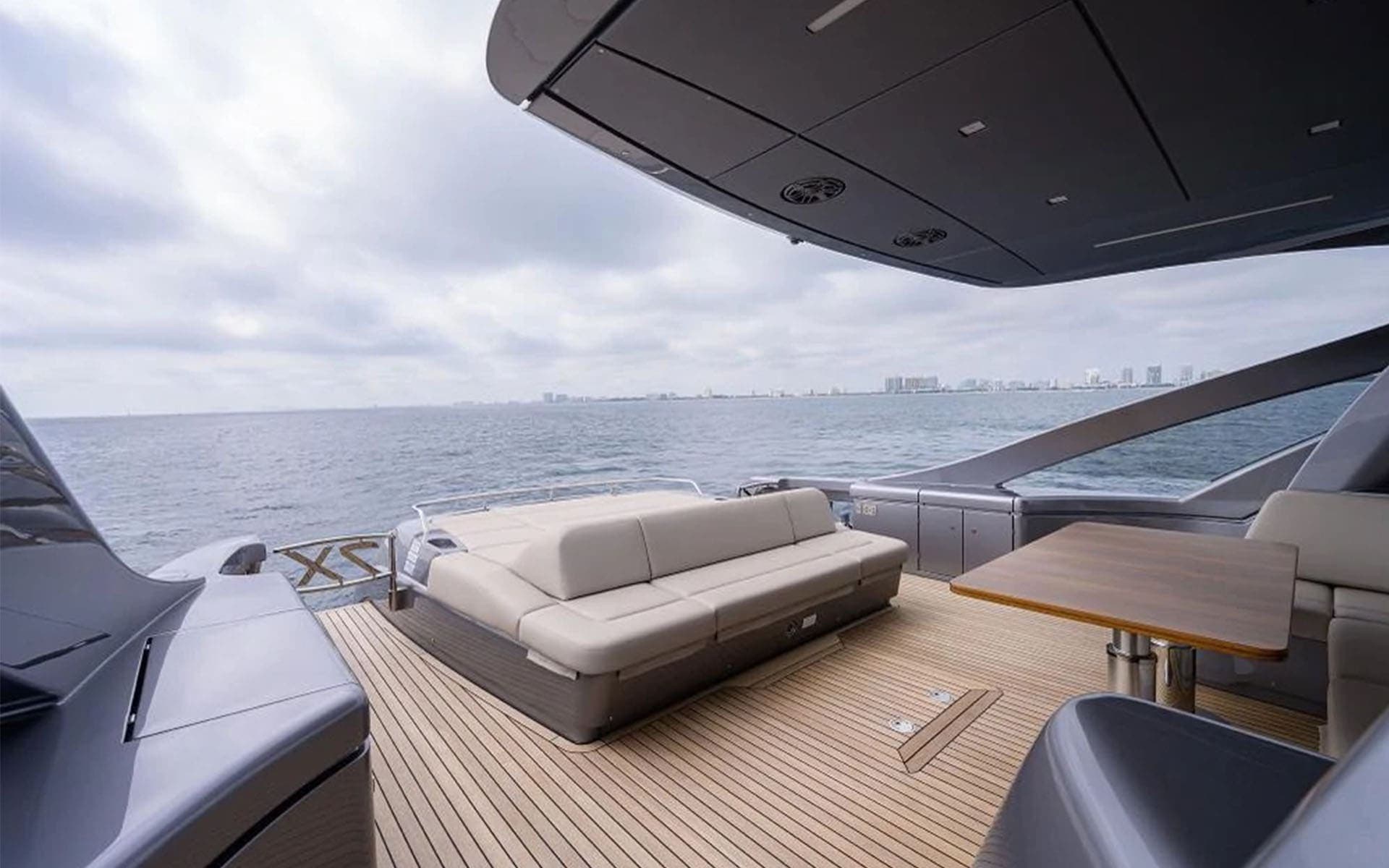 70' Pershing photo 4