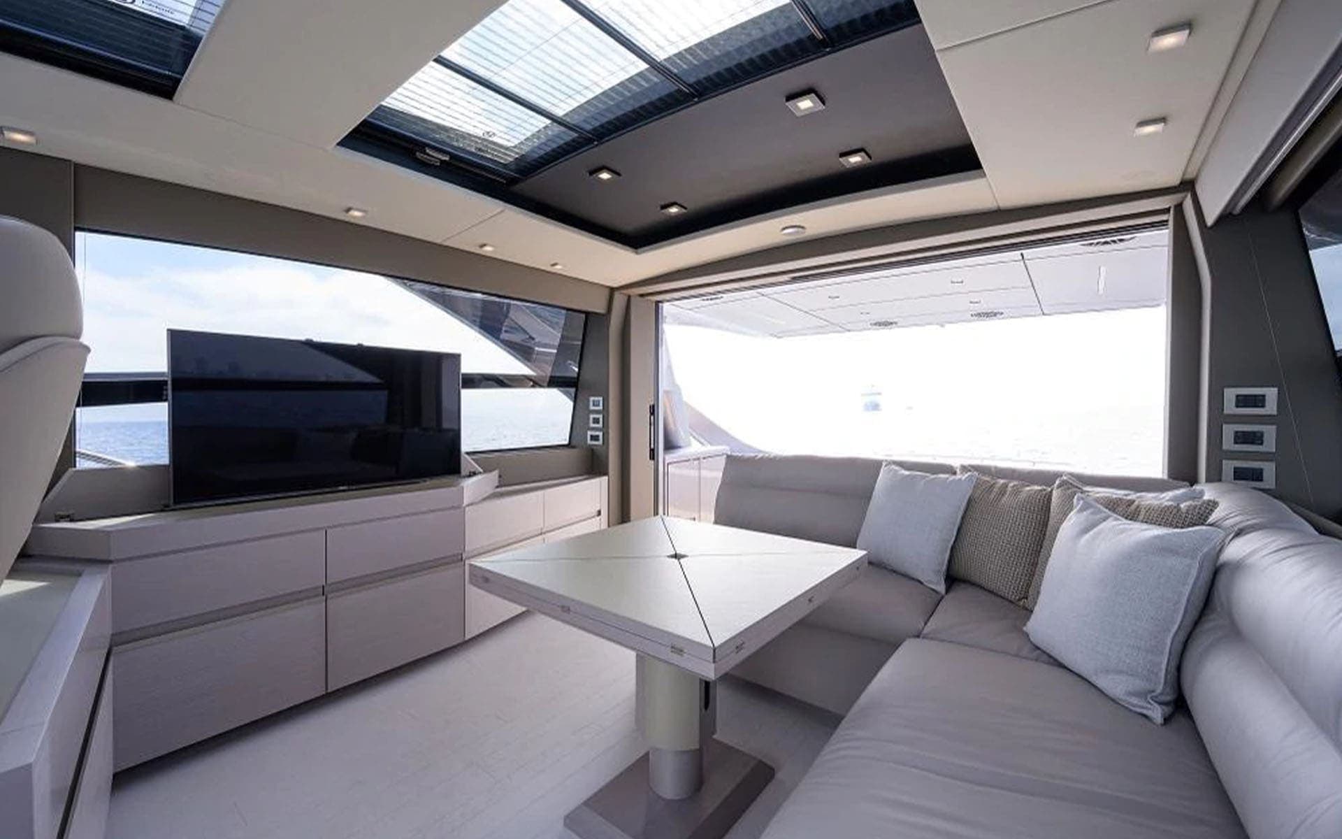 70' Pershing photo 7