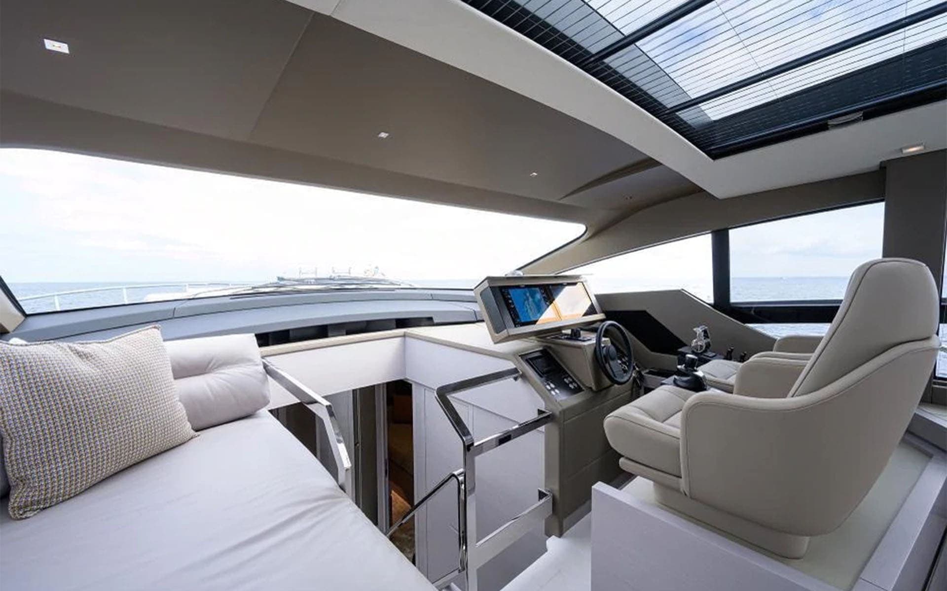 70' Pershing photo 9