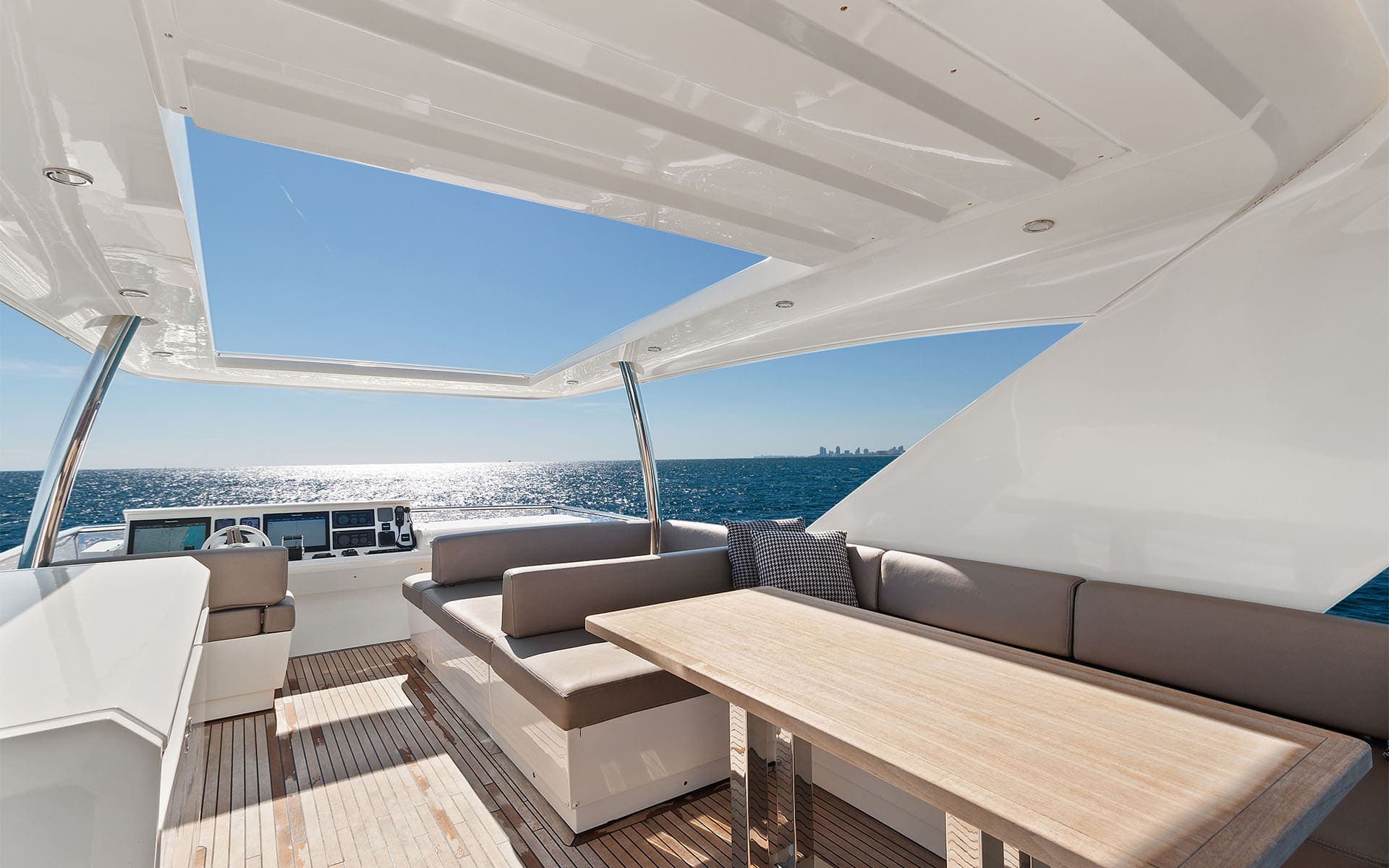 75' Prestige photo 8
