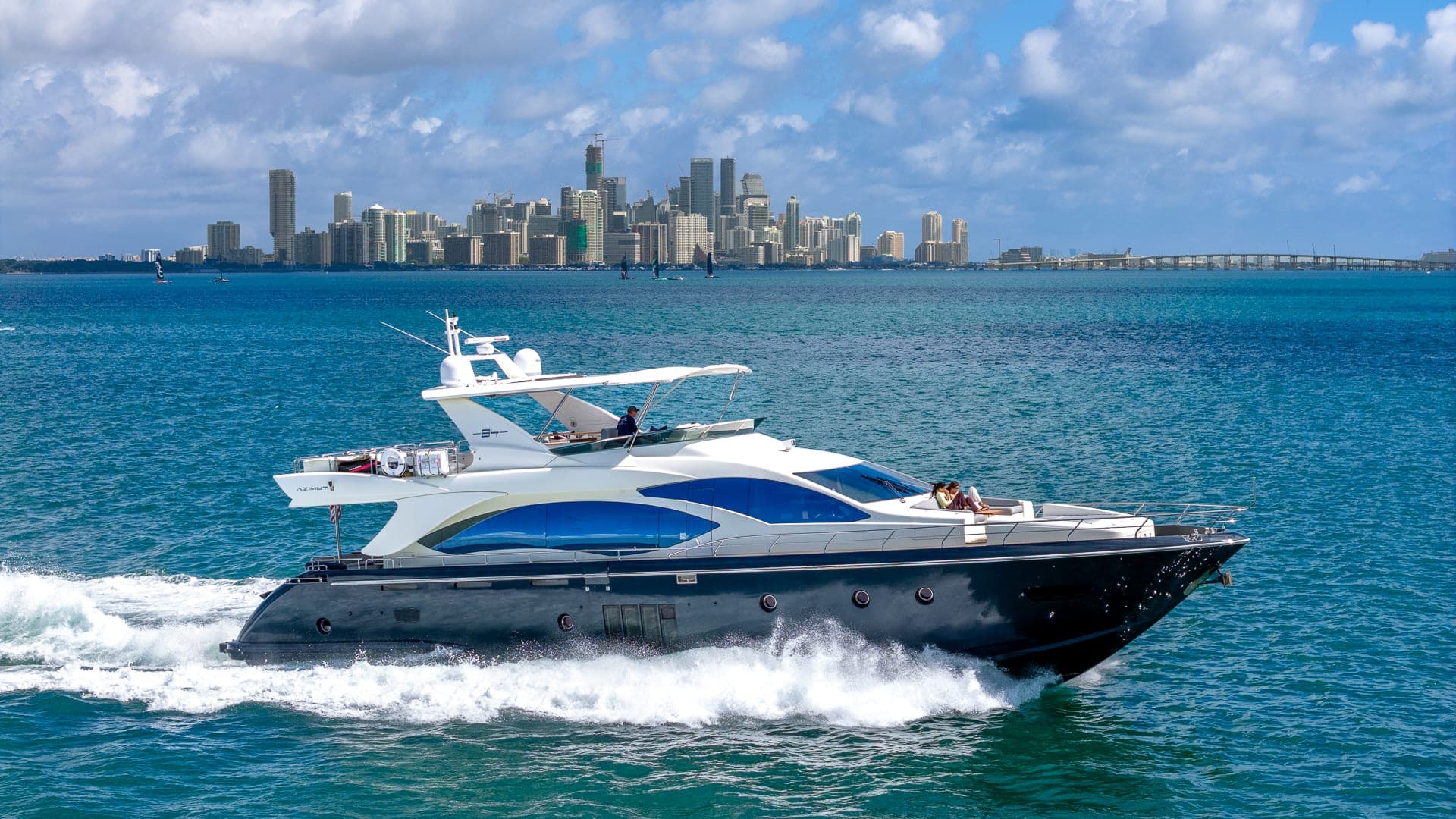 84' Azimut photo 2