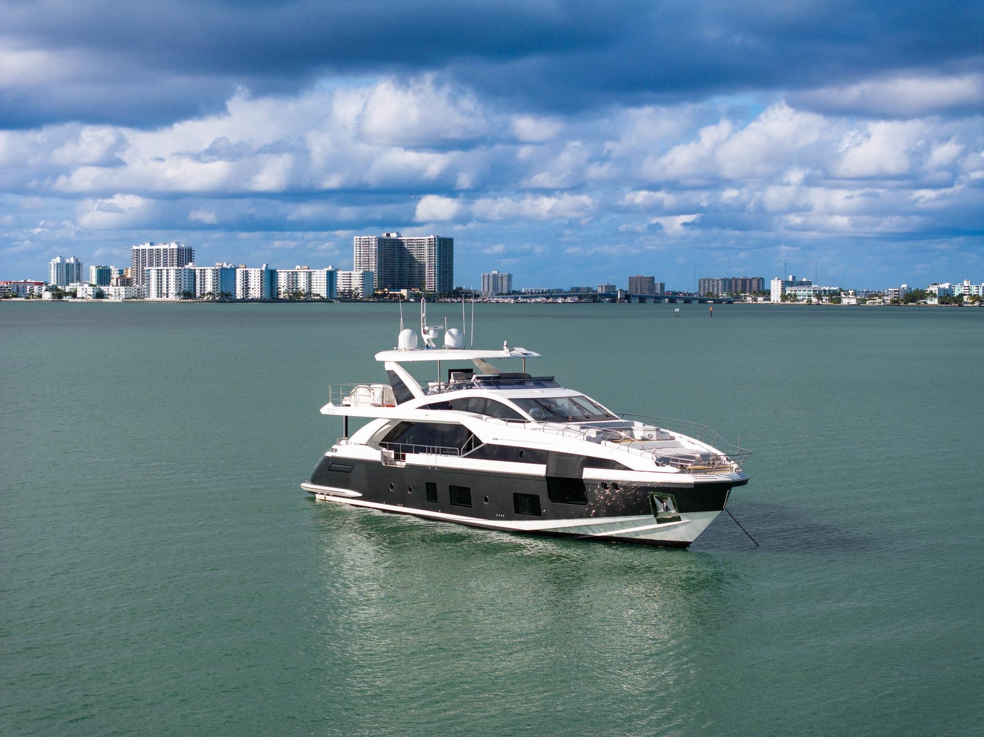 88' Azimut  photo 6