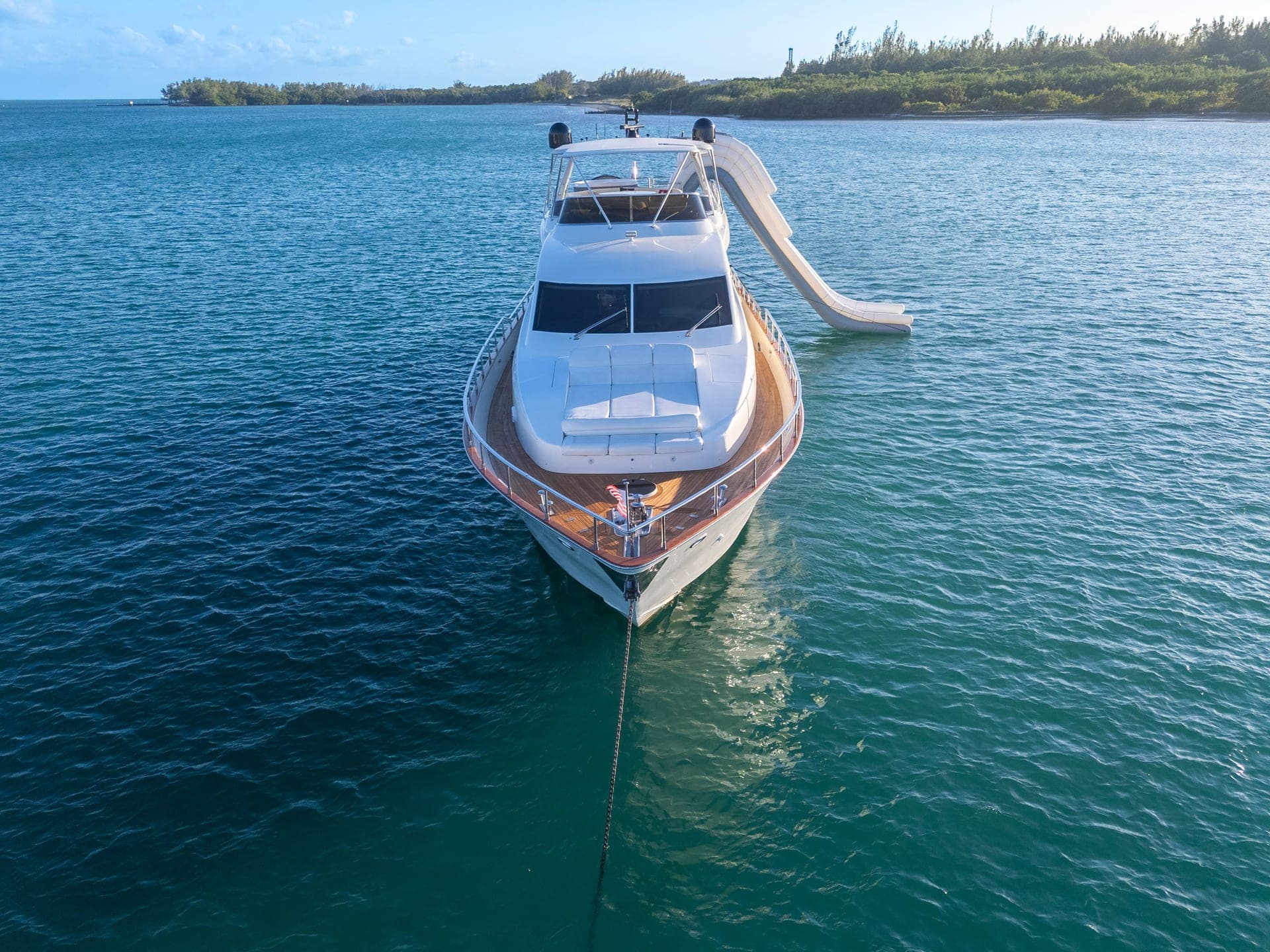 90' Azimut photo 4