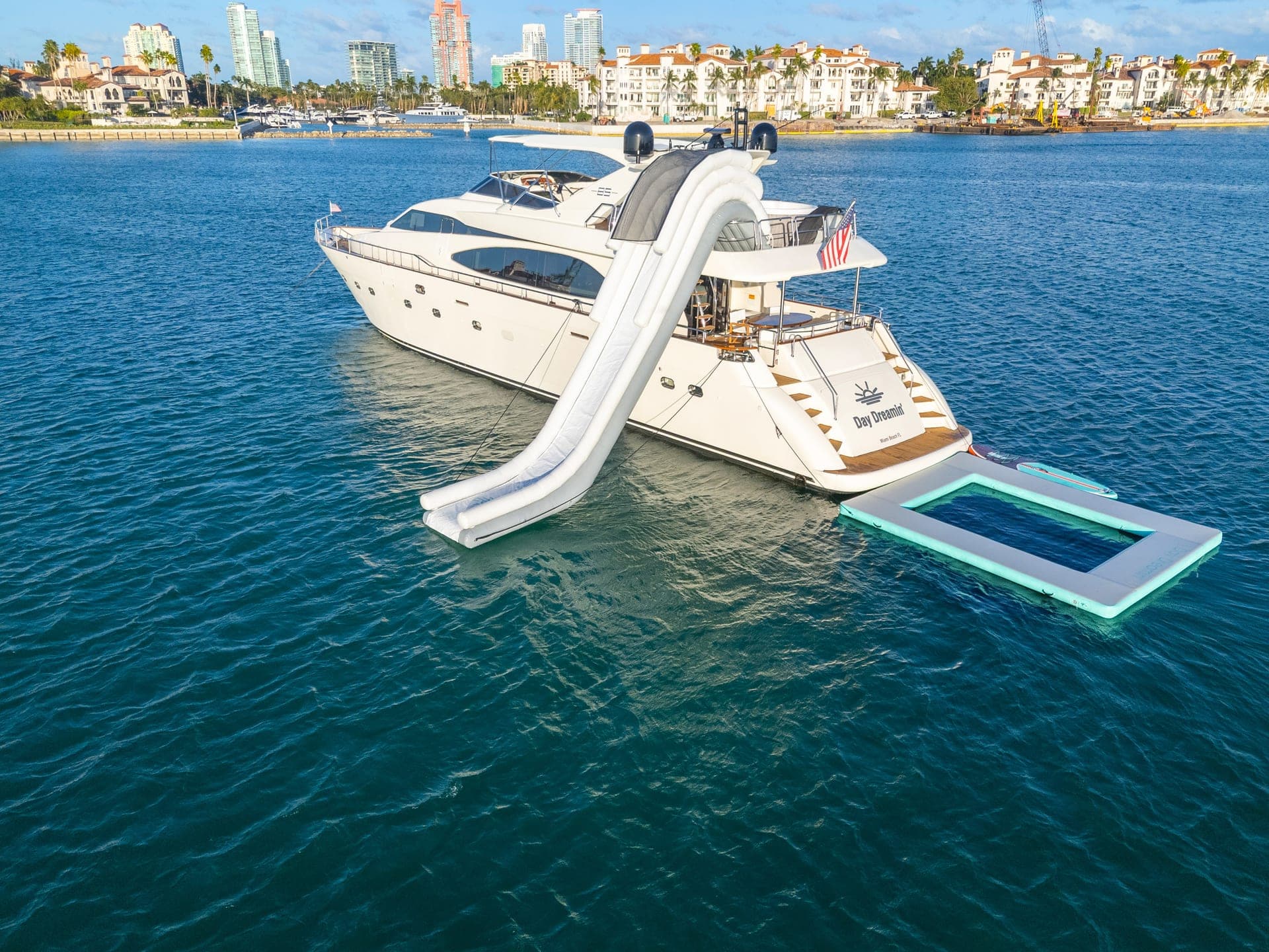 90' Azimut photo 5