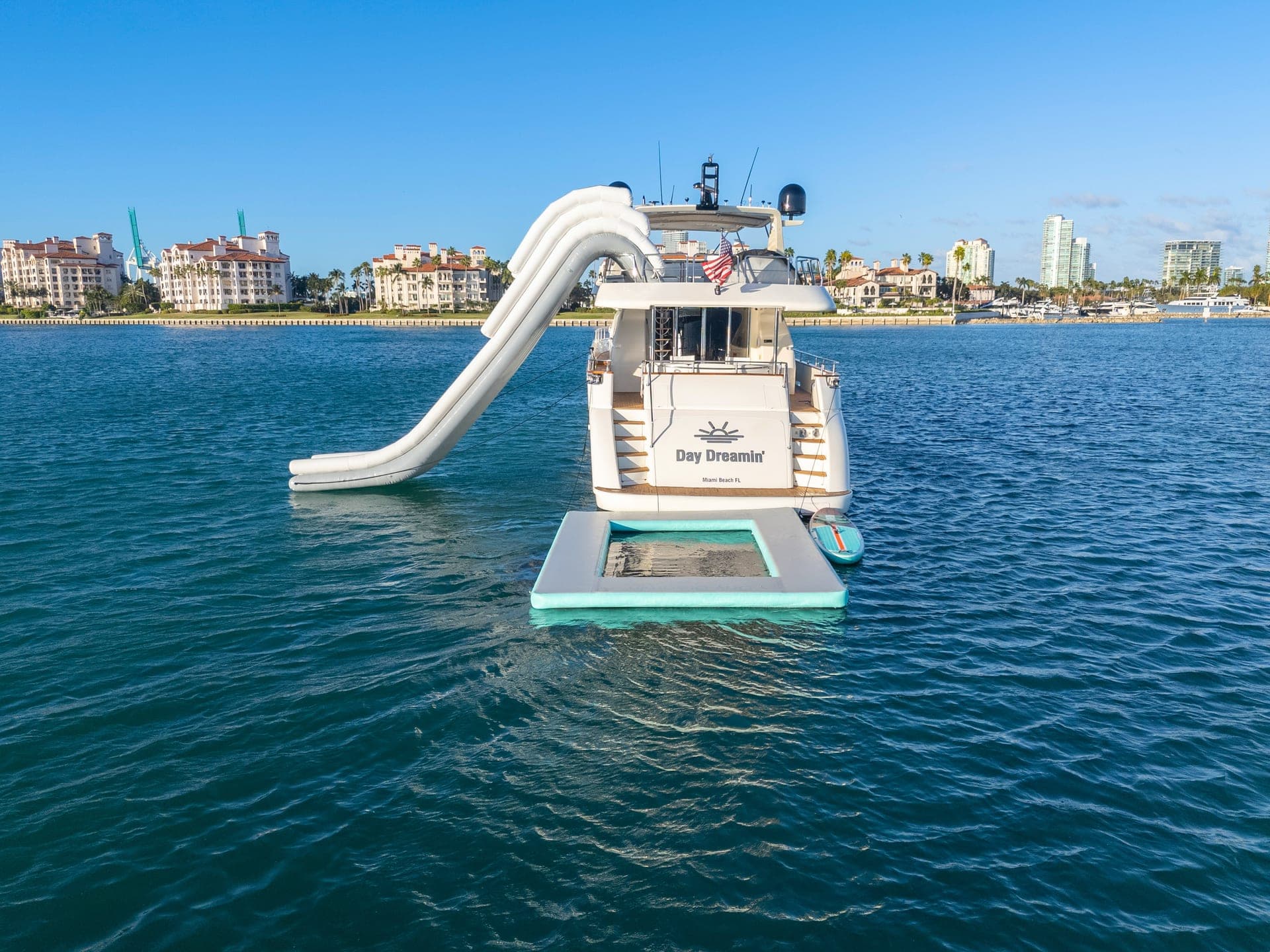 90' Azimut photo 6