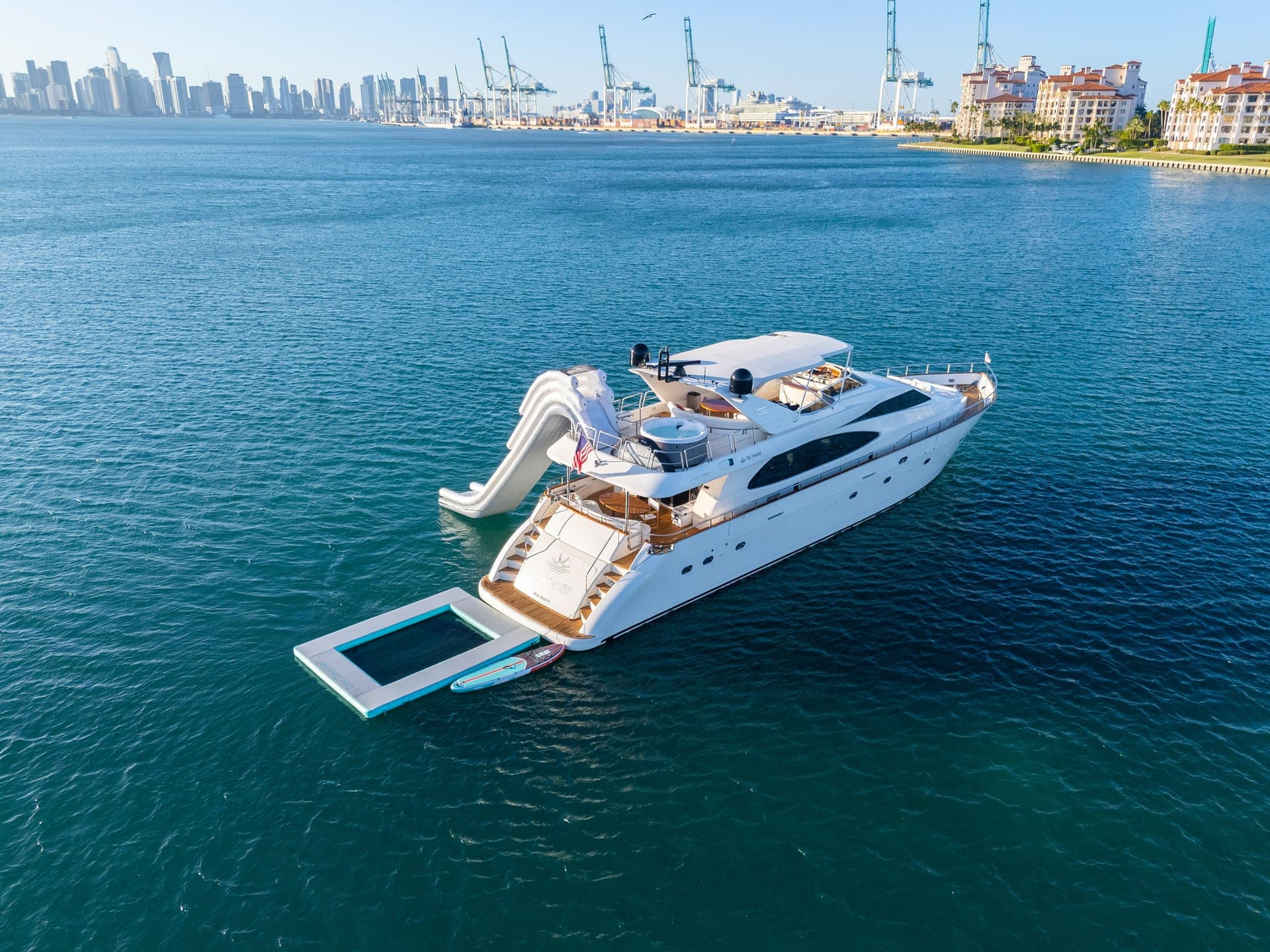 90' Azimut photo 7