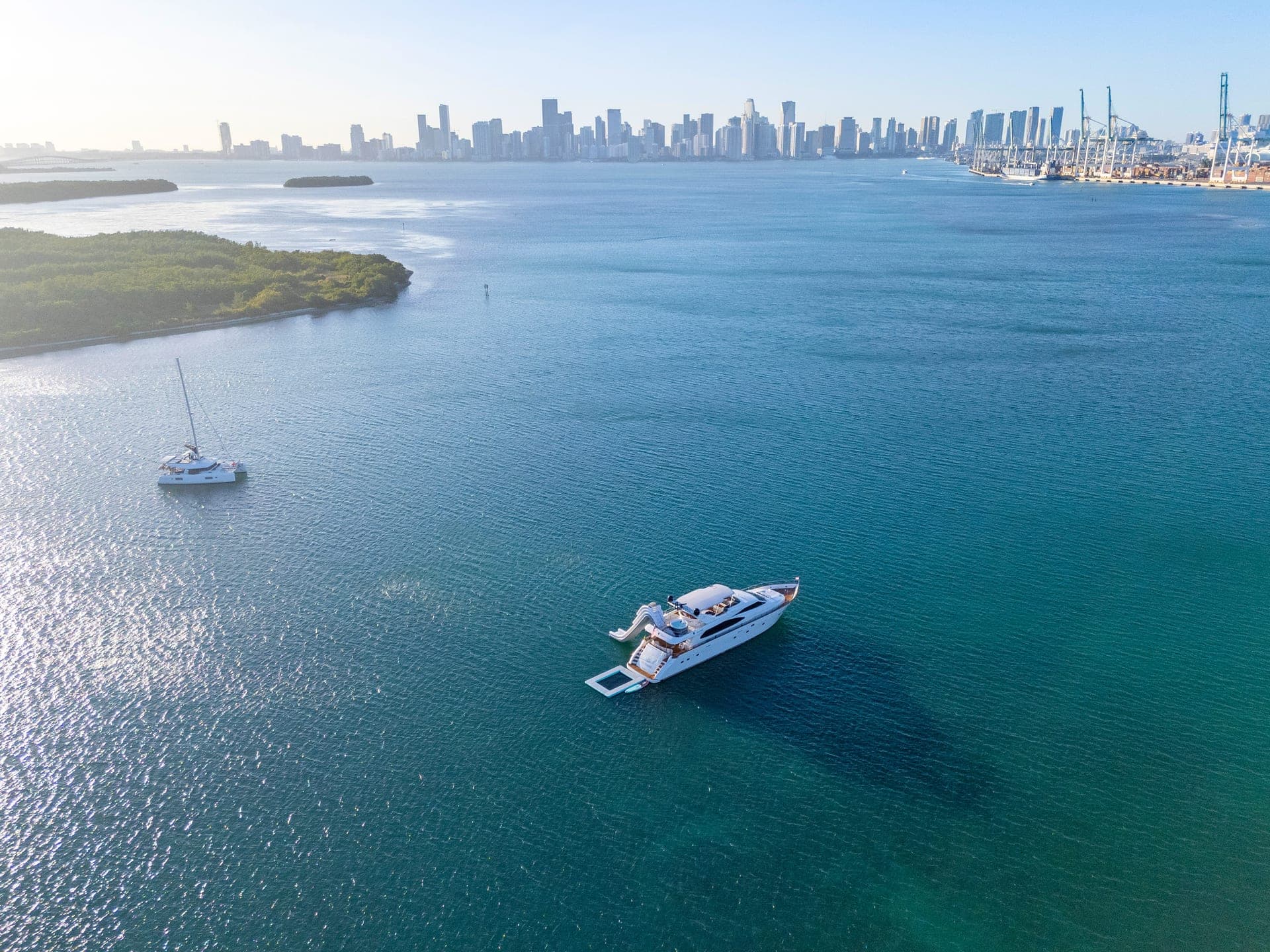 90' Azimut photo 8