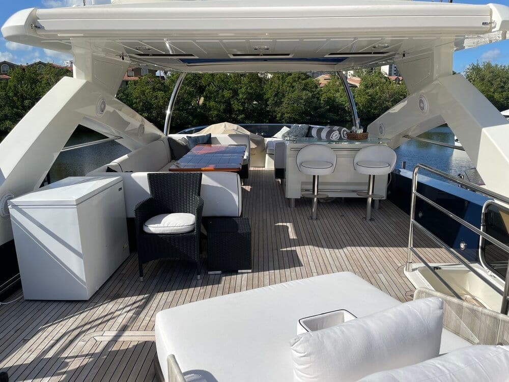 90' Sunseeker photo 9