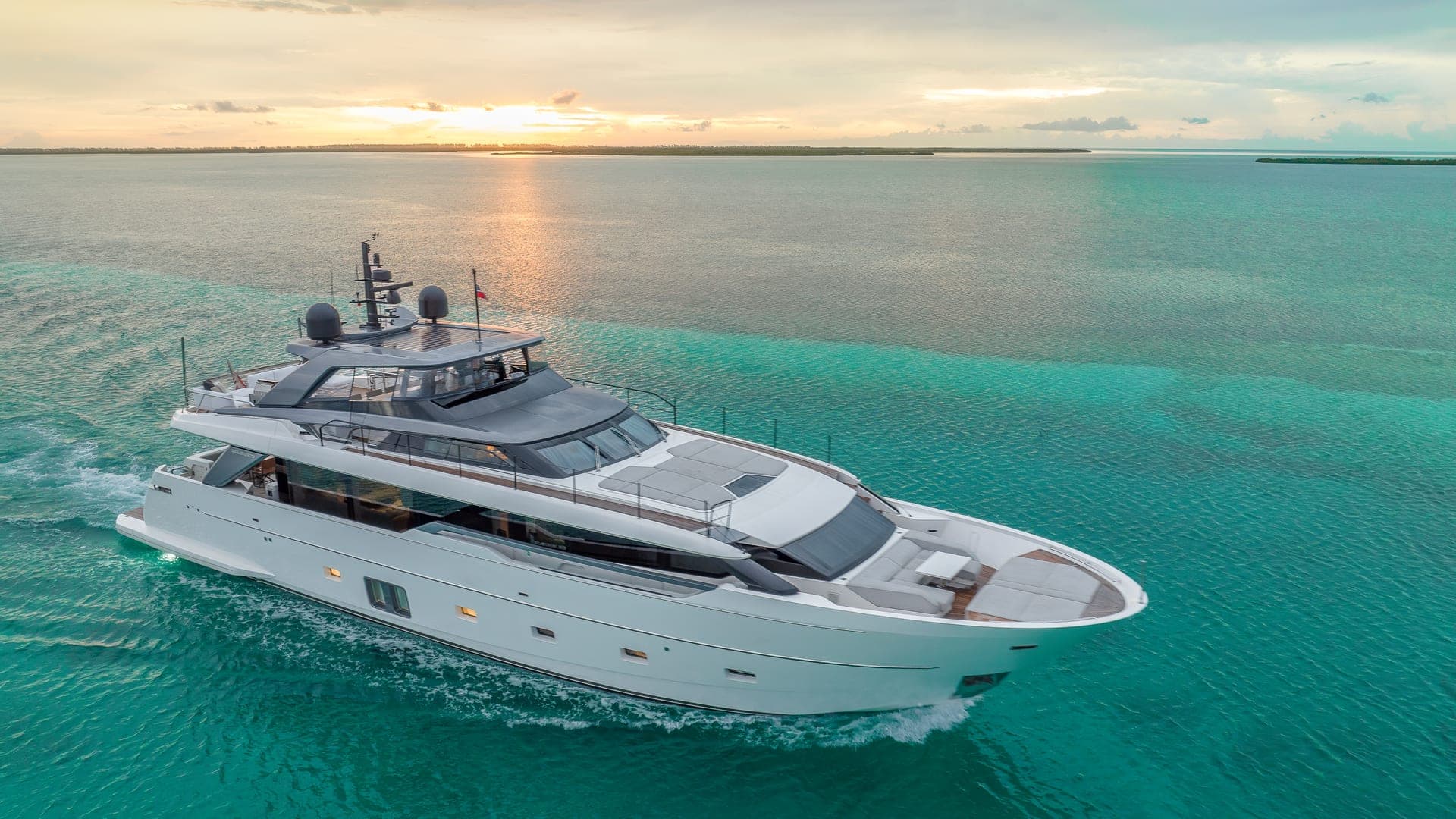 96' Sanlorenzo — Sanlorenzo yacht charter in Miami, FL